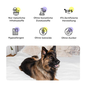 Deutscher Schäferhund auf weißem Bett neben Qualitätsmerkmalen des Shine Bright Shepherds Trockenfutters